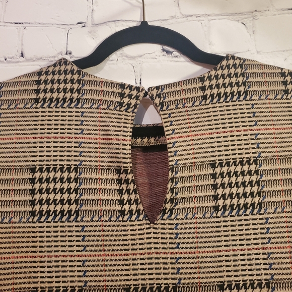 Plaid tan 3/4 sleeve shift dress. Mid thigh - Picture 8 of 11